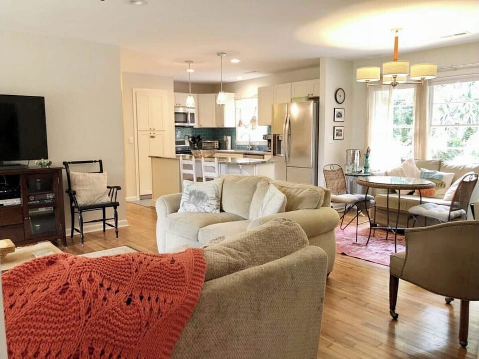 Open concept living room / kitchen / coffee nook 