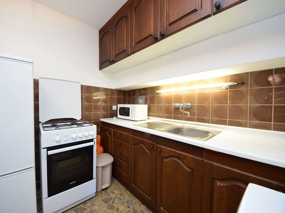 Property, Room, Countertop, Cabinetry, Kitchen, Furniture, Interior Design, Building, House, Real Estate