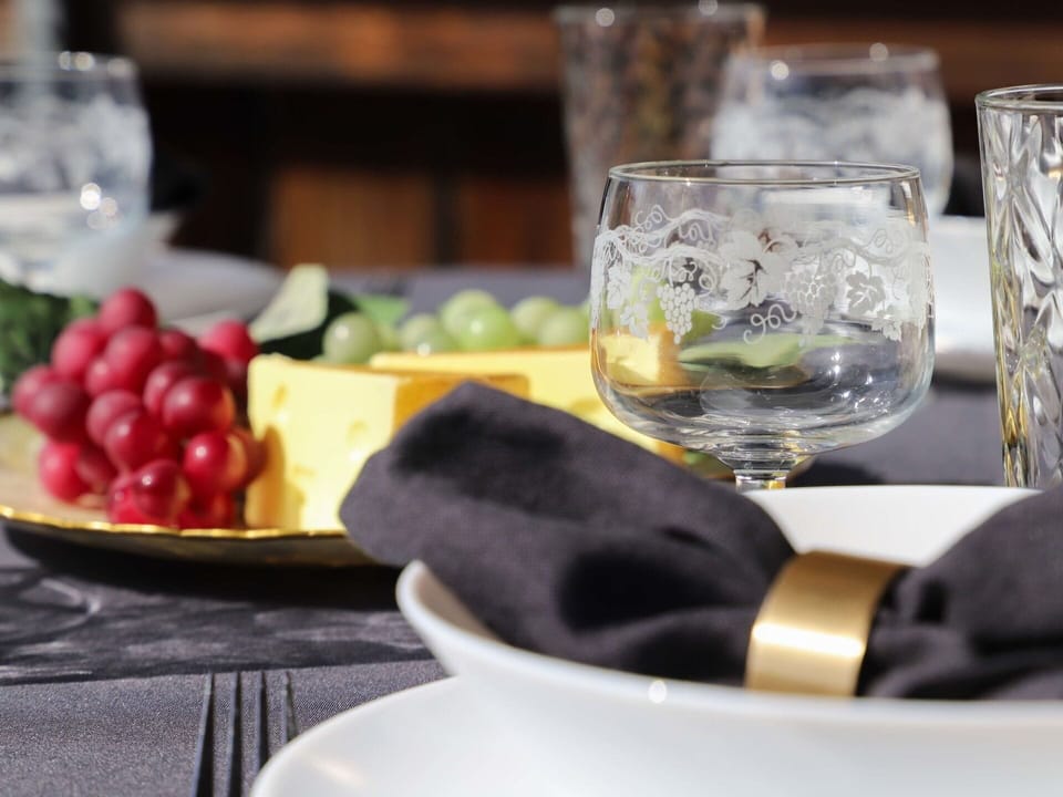 Food, Tableware, Dishware, Drinkware, Table, Plate, Water, Serveware, Ingredient