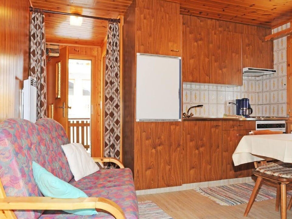 Furniture, Property, Cabinetry, Comfort, Building, Wood, Countertop, Sink, Floor, Flooring