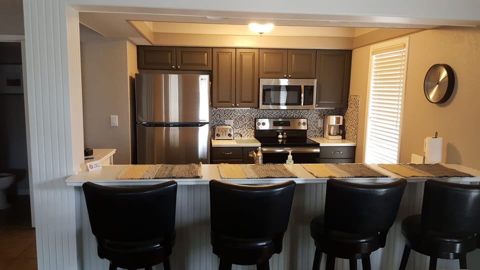 All new kitchen and breakfast bar!