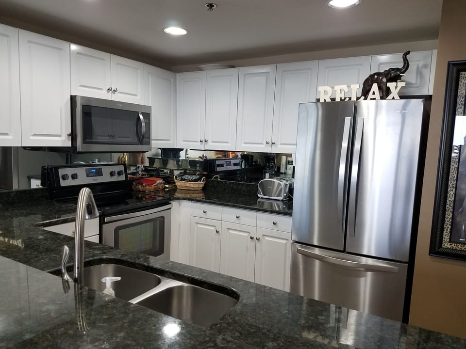 Stylish, fully stocked Kitchen with all new appliances. 