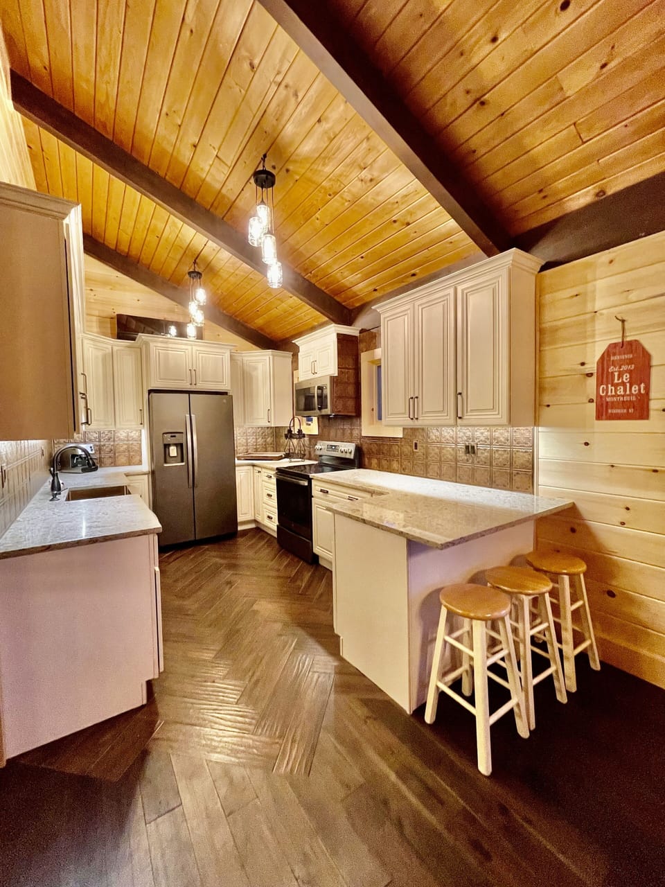 Gourmet Modern Farmhouse Country Kitchen at Le Chalet Montreuil