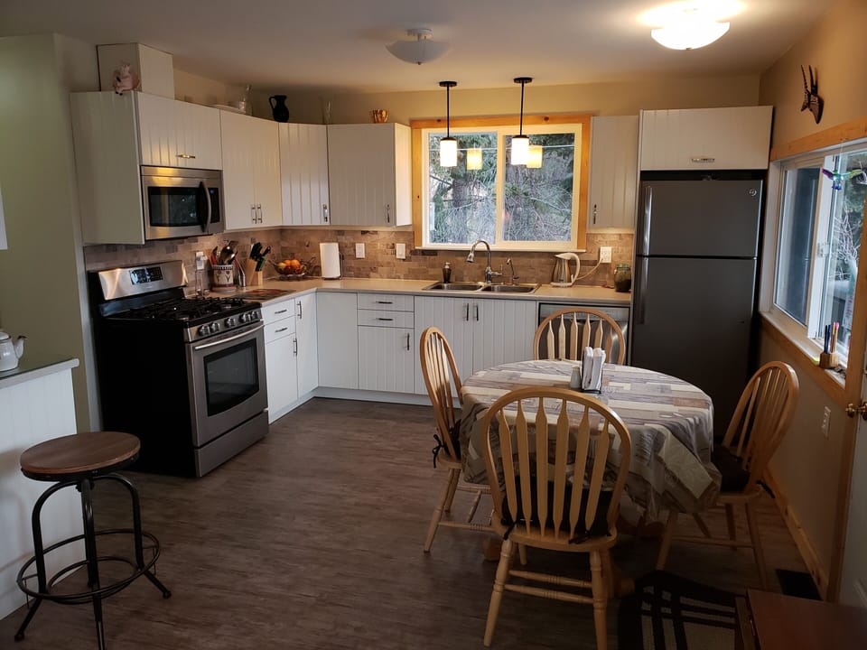 Kitchen and dining area