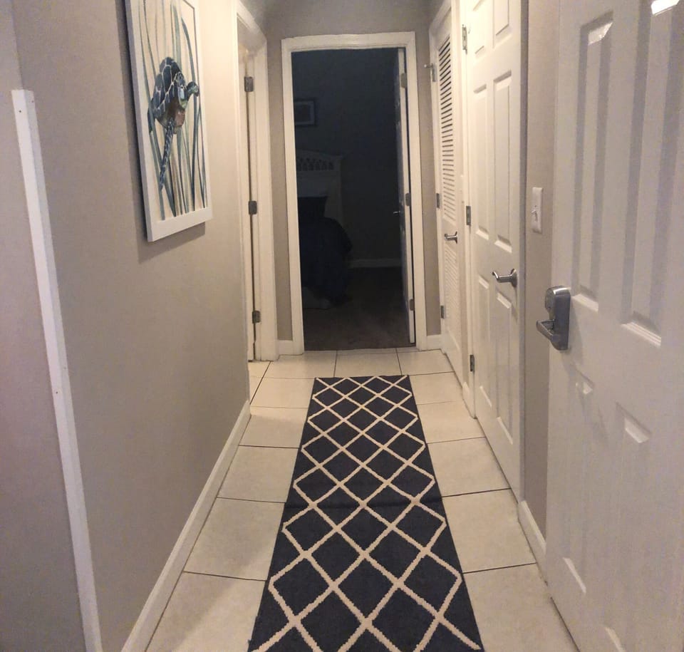 Hallway to 2nd bedroom