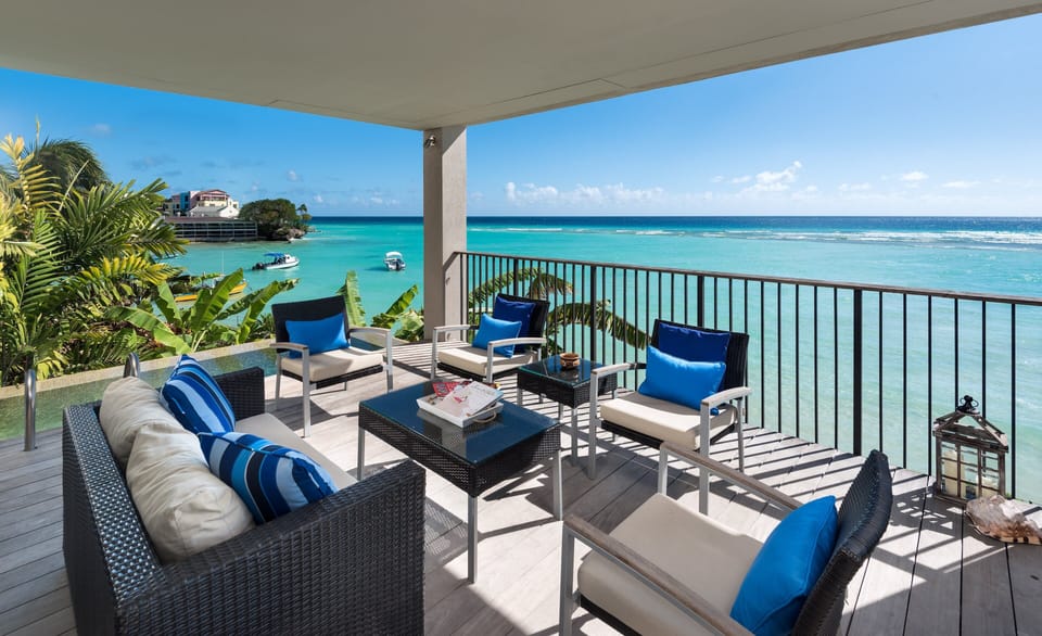 Patio with gorgeous view! 