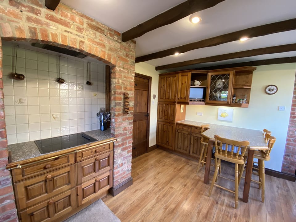 Farmhouse-style Kitchen