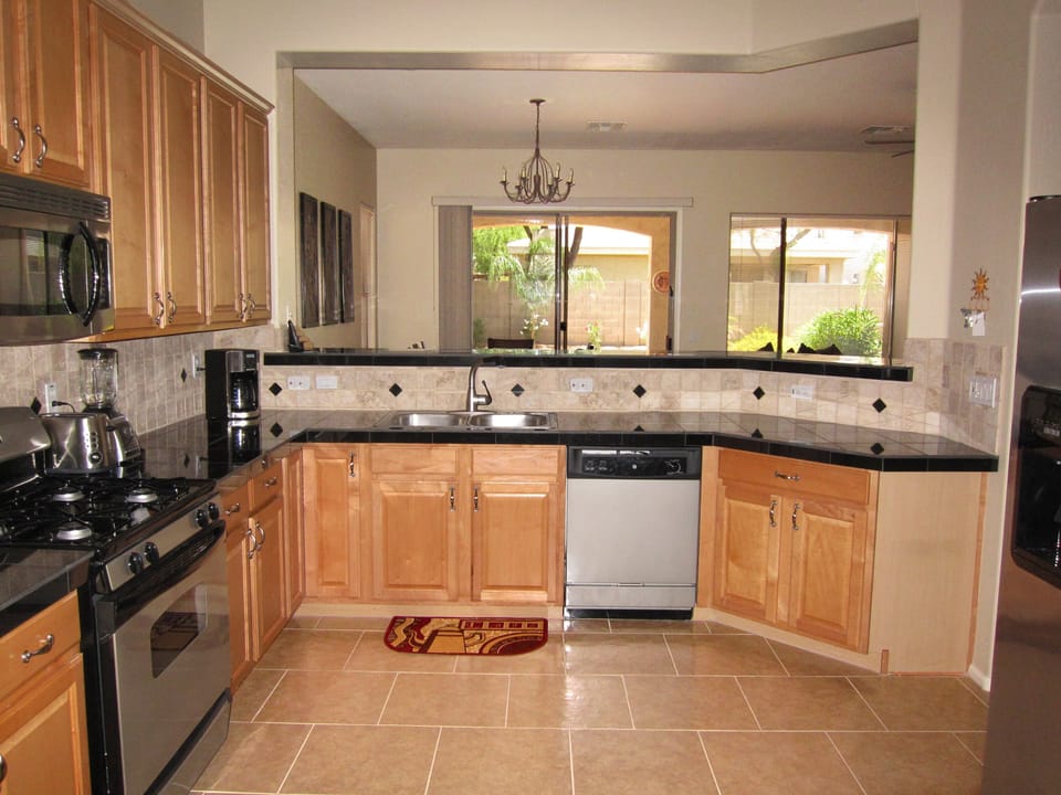 Fully equiped Kitchen with new Stainless St applia