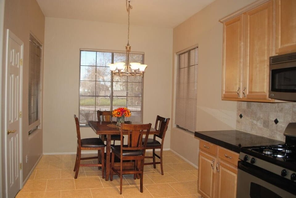 Breakfast Nook in the Eat-in Kitchen