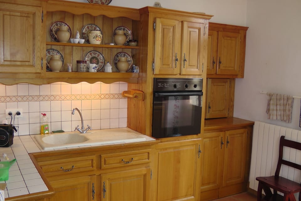 Room for lots of helpers, sinks on each side