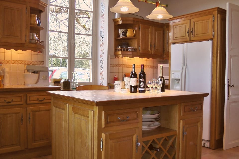 2 ovens, Icemaker, microwave, 2 fridge/freezers