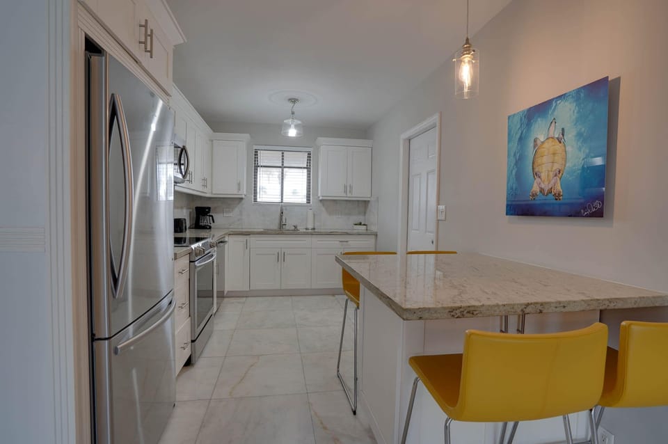 Kitchen island sitting area