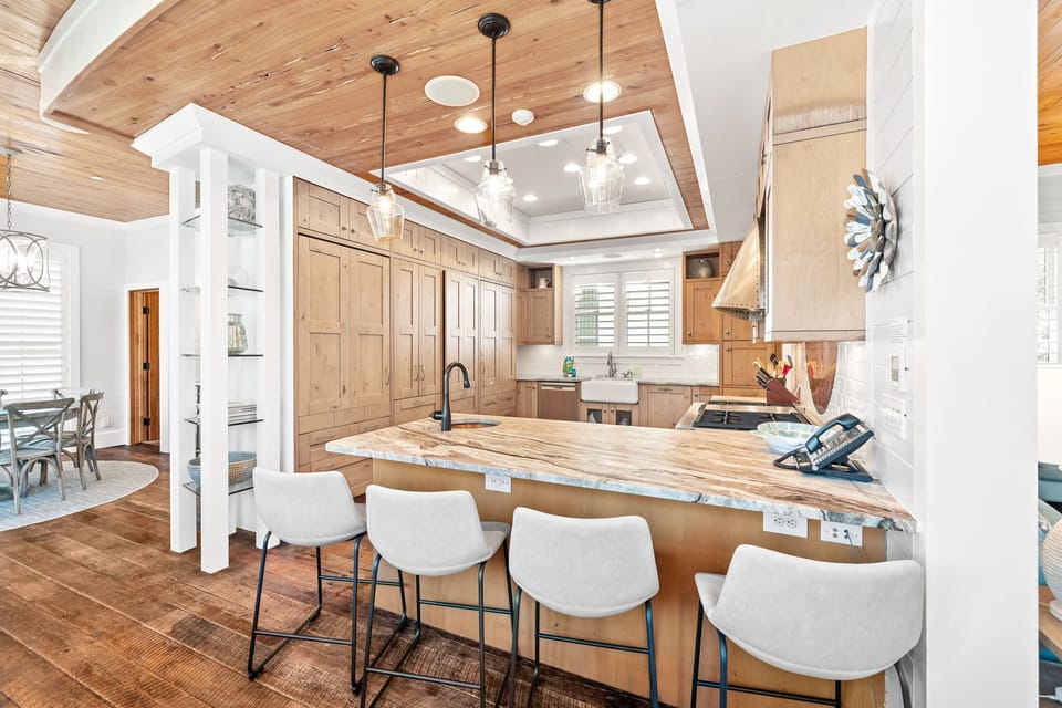 Large Chefs Kitchen, Dual Fridge/Freezers