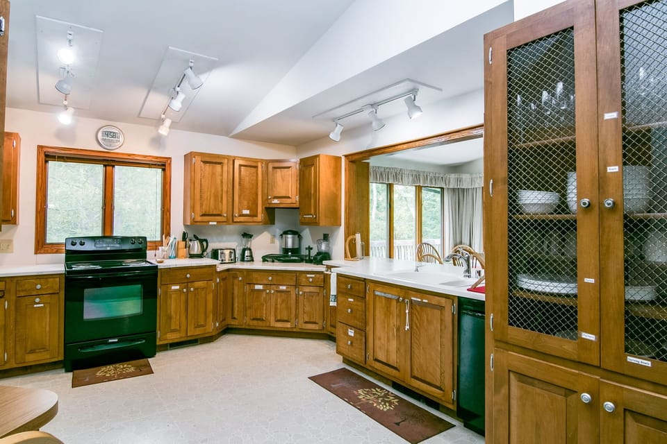 Use our large, fully stocked kitchen to cook for your group. 