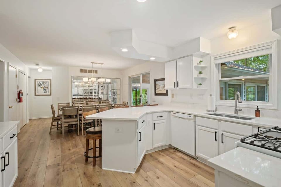 Kitchen with a charming dining area and stunning wood floors, perfect for your culinary adventures.