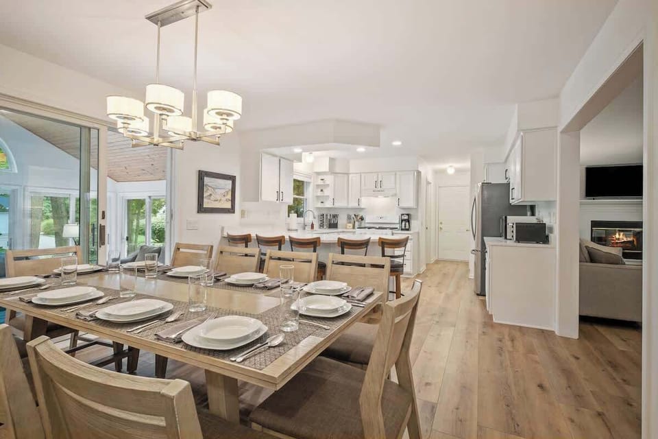 Where meals turn into memories! ️✨ Transform your space with the perfect dining room and kitchen combo. Gather 'round the table, let laughter flow, and serve up some good times! 