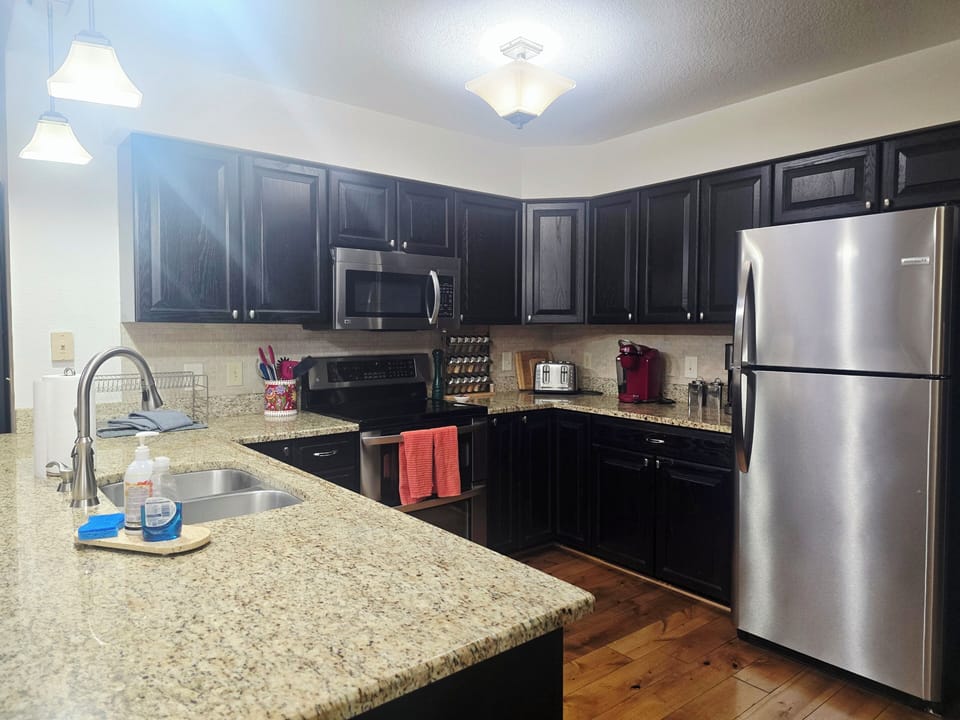 fully equipped kitchen 
