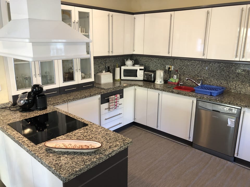 Fully furnished kitchen