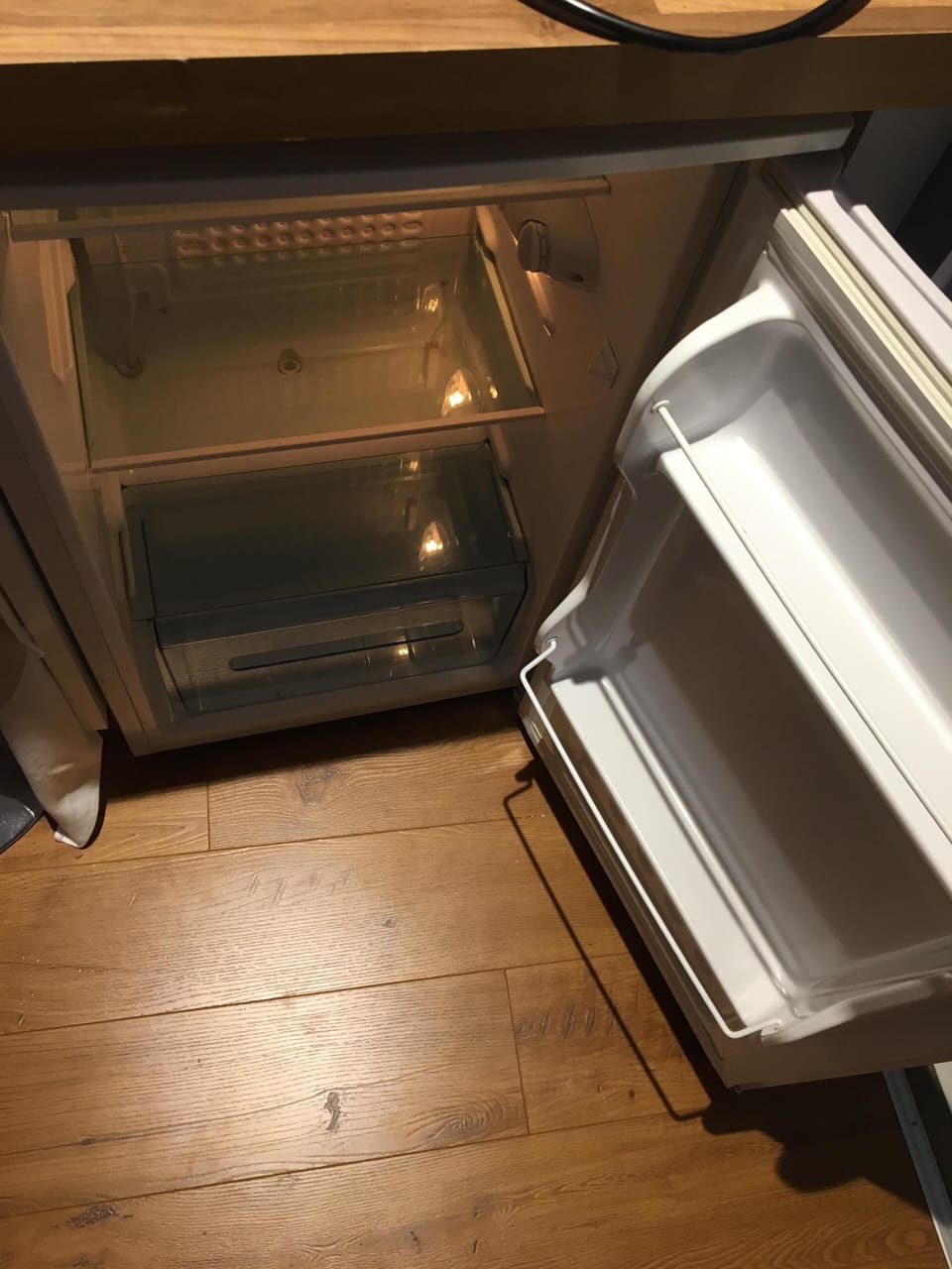 Under counter fridge 