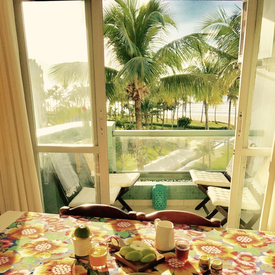 Aproveite o café da manhã com esse vista privilegiada. 