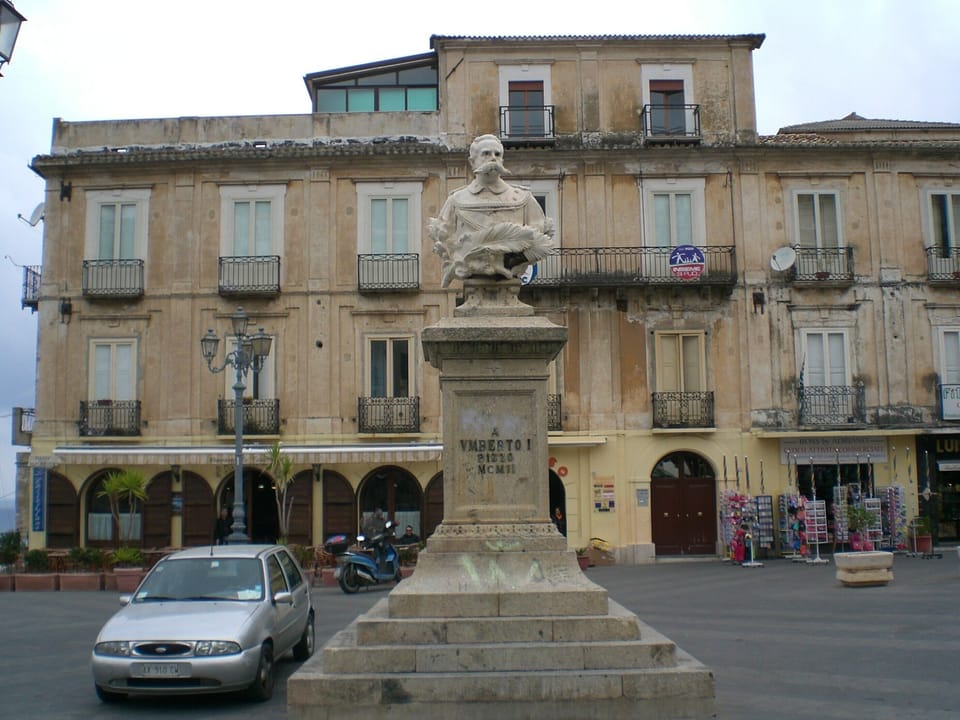 Monument in The Piazza