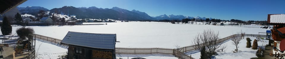 Cozy apartment with panoramic views of mountains and Neuschwanstein Castle Apartment in Schwangau
