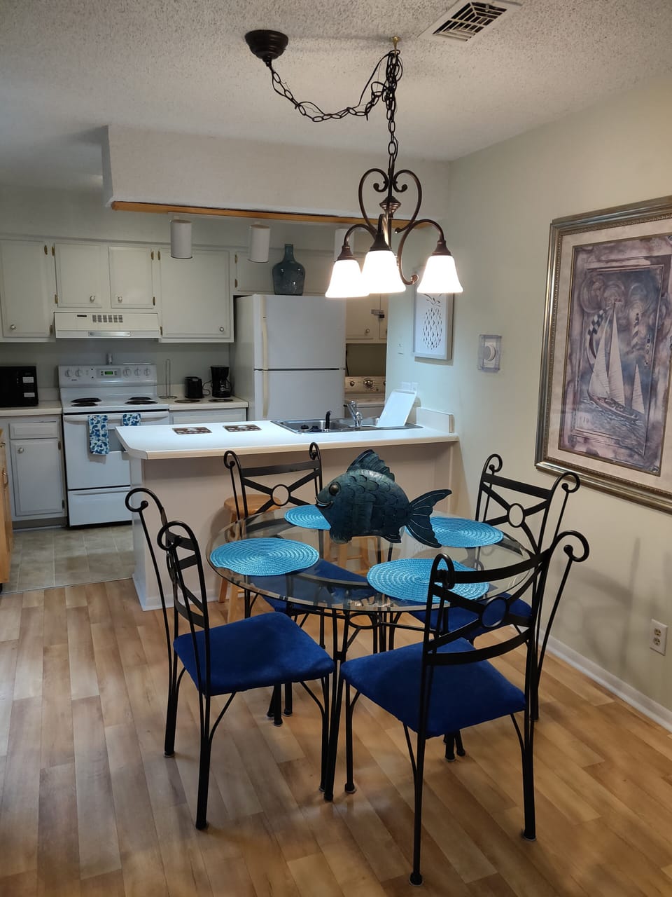 dining room for everyone. Eat here or eat out..  washing machine and dryer also 