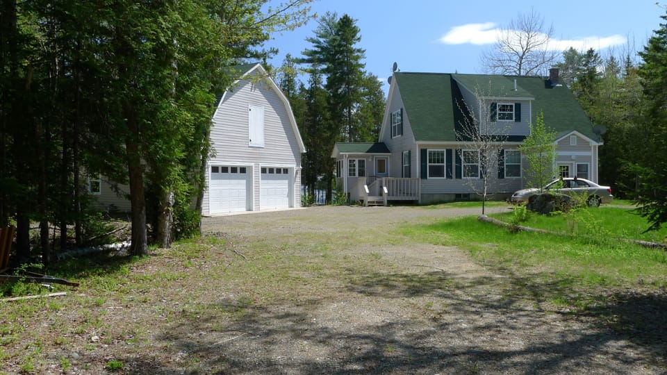 Privacy: 500 foot long driveway from a private road