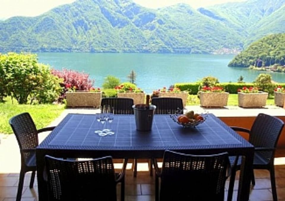 Dine alfreco with stunning lake views here at Apartment Bella Vista In Mezzegra