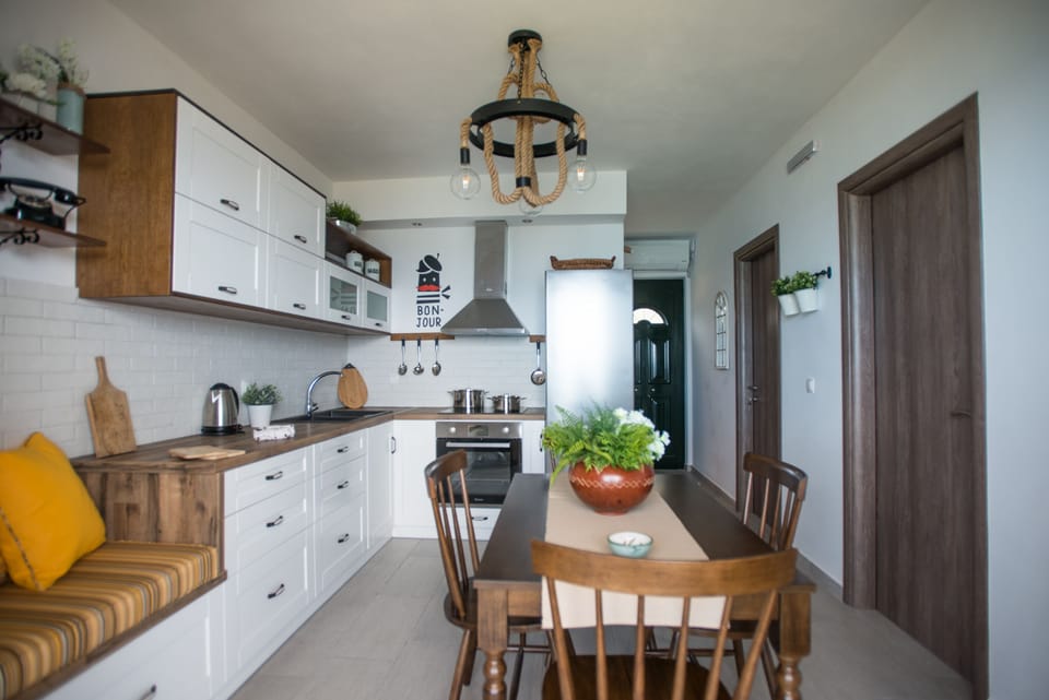 kitchen and dinning room