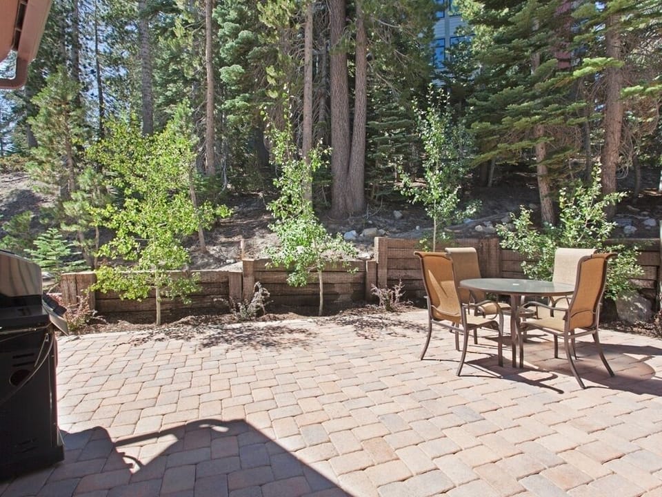 Gas BBQ area no propane needed!!!