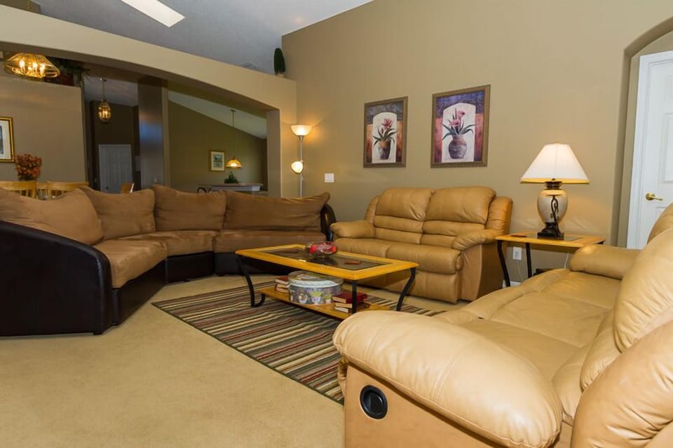 Lounge area, plenty of seats for your entire group