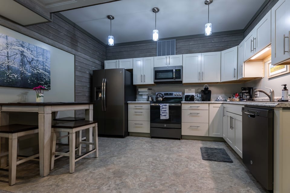 Dining & Full Kitchen, fully equipped