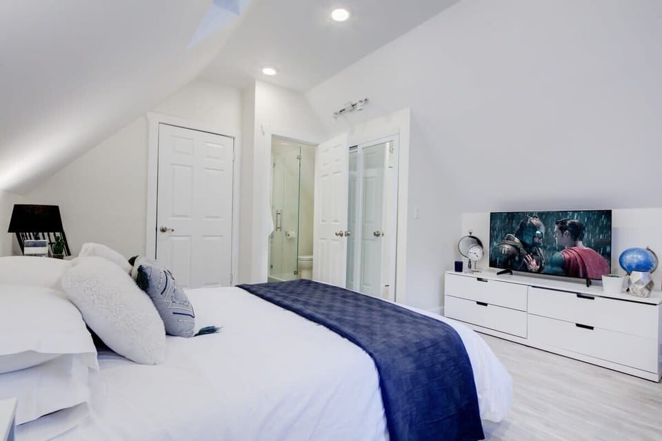 Upstairs Queen Bedroom