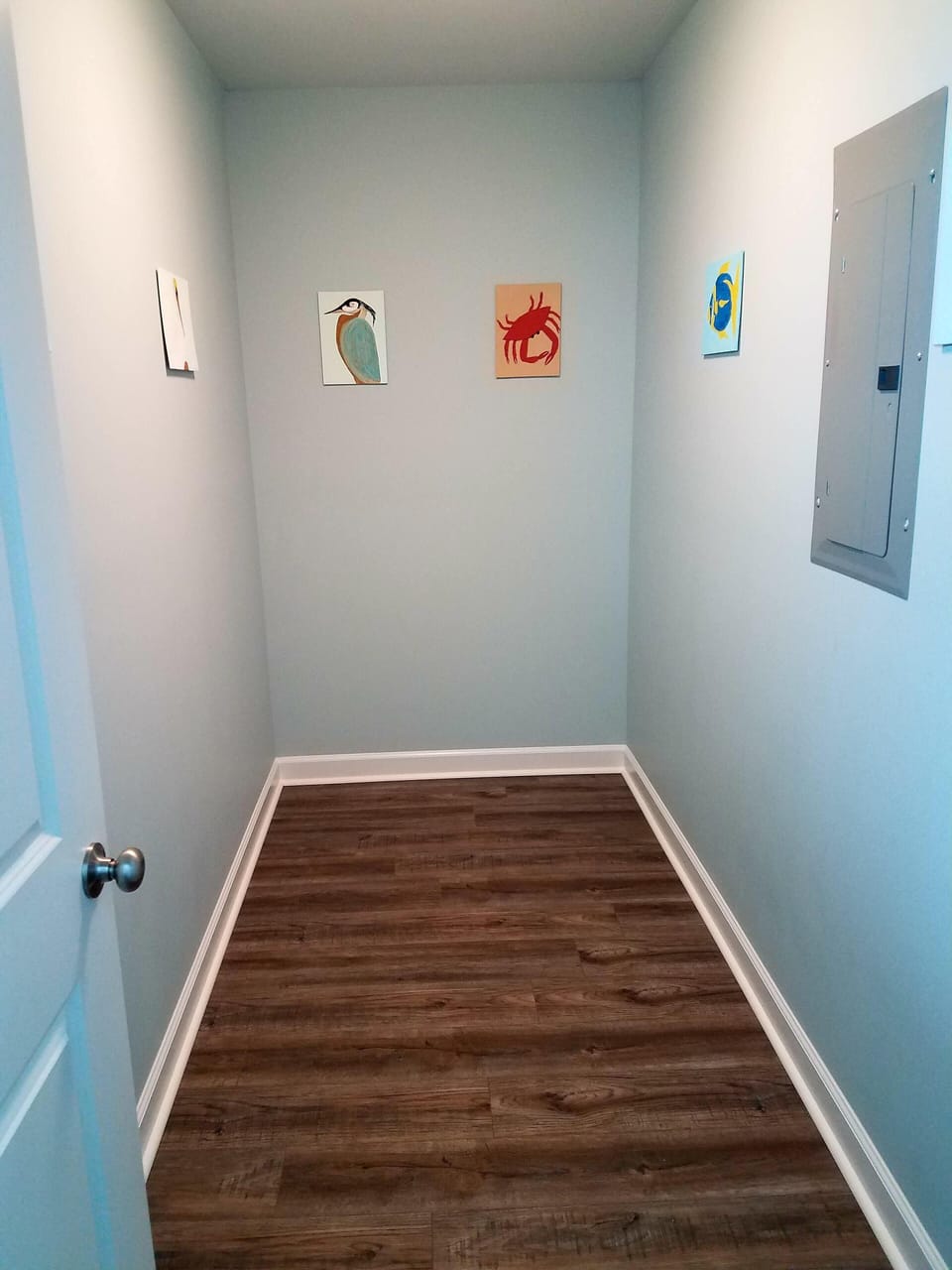 Bonus little room. Great for kids play zone, napping littles, teen escape, etc!