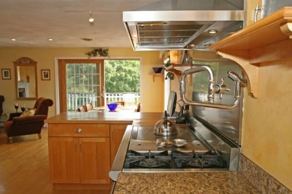 Gourmet kitchen 2
