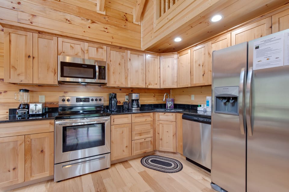 Fully Equipped Kitchen with Stainless Steel Appliances