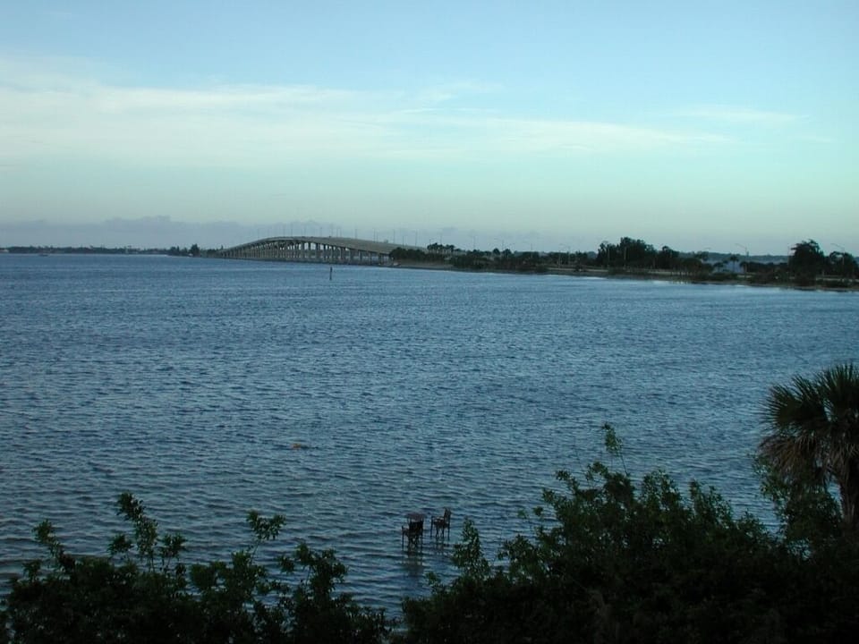 2 minute drive to the beach!