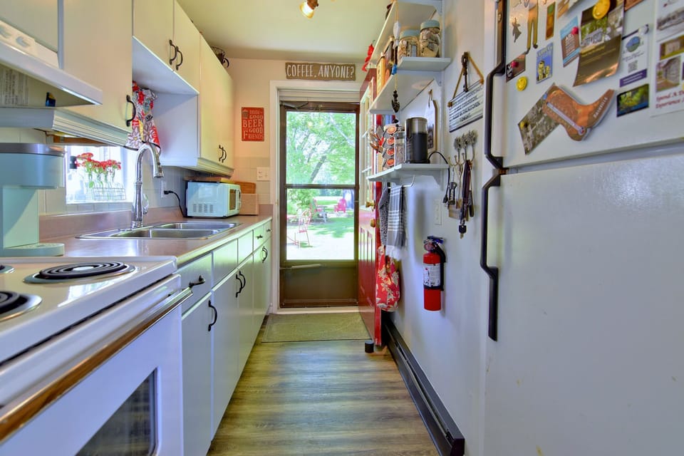 Back yard entrance to the kitchen. 