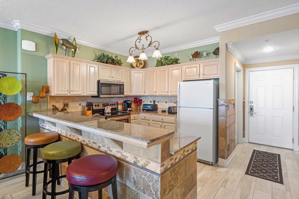 Kitchen w/Refrigerator