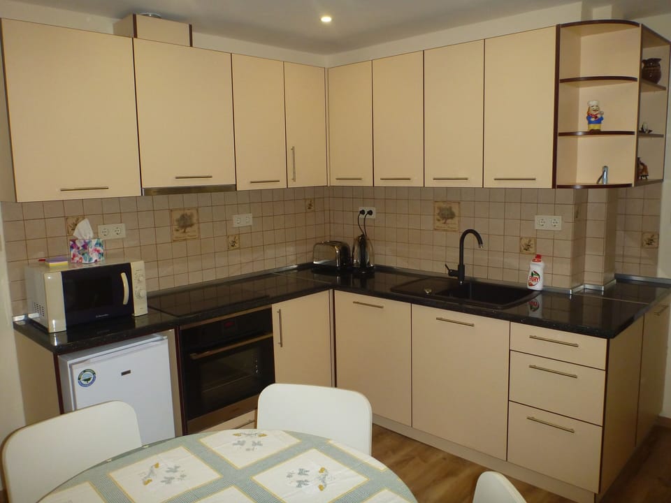 Kitchen dining room