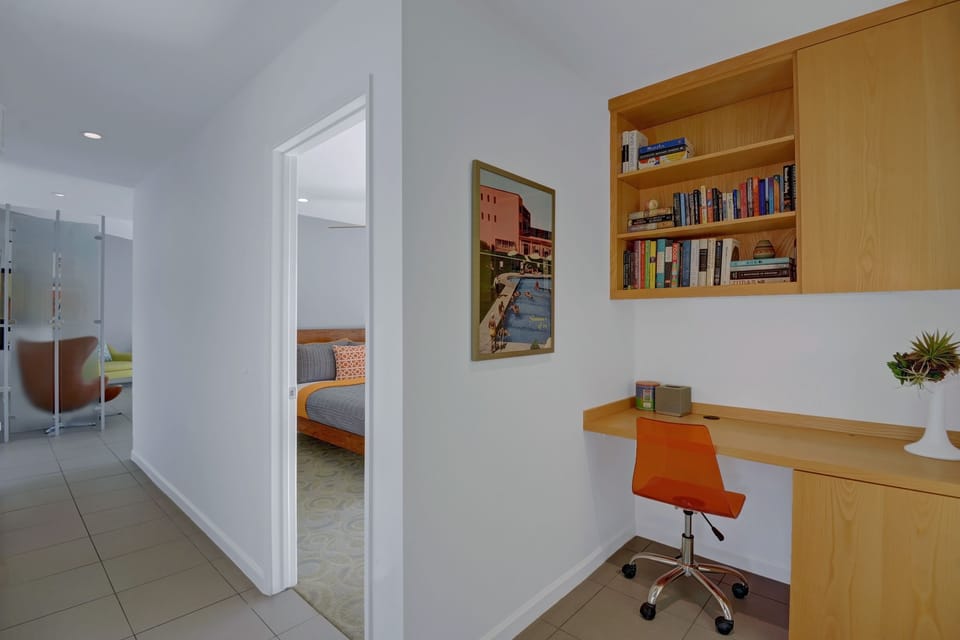 OFFICE NOOK - Oranj Palm Vacation Homes.jpg