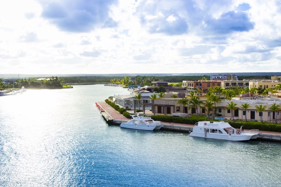 Tour boats available to enjoy the sun at the beat of some dominican music.
