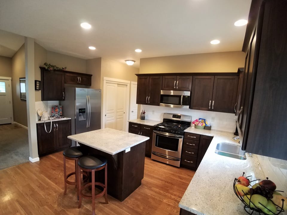 Kitchen w/ pantry 