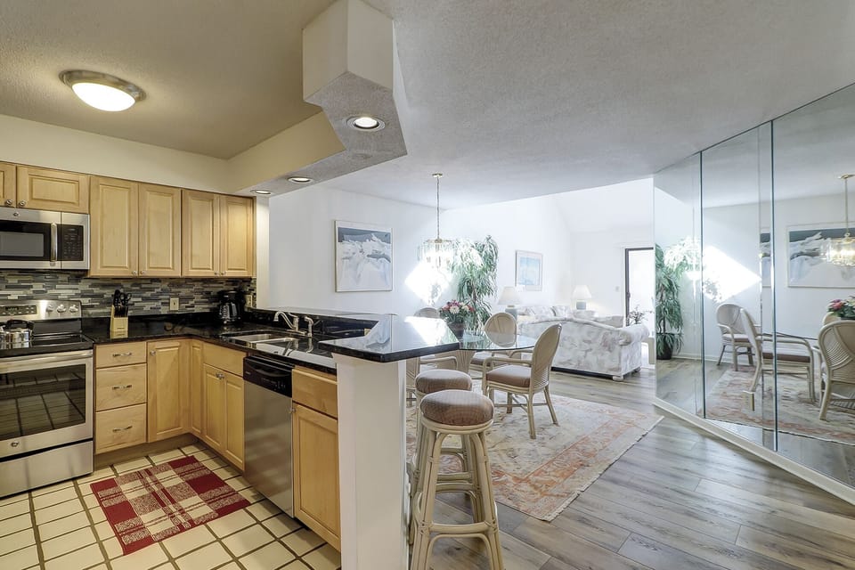 Kitchen/Dining Area