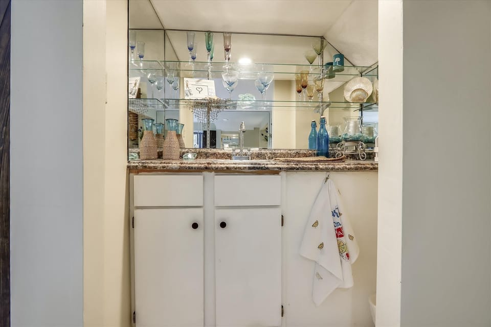 Main Level-Wet Bar