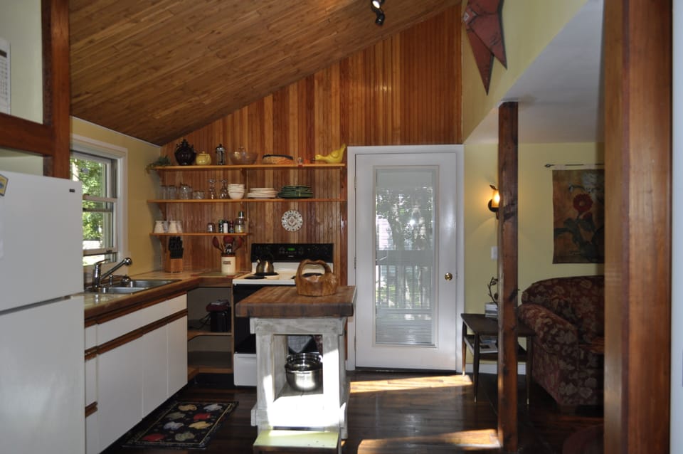 kitchen fully supplied with 
all you should need 