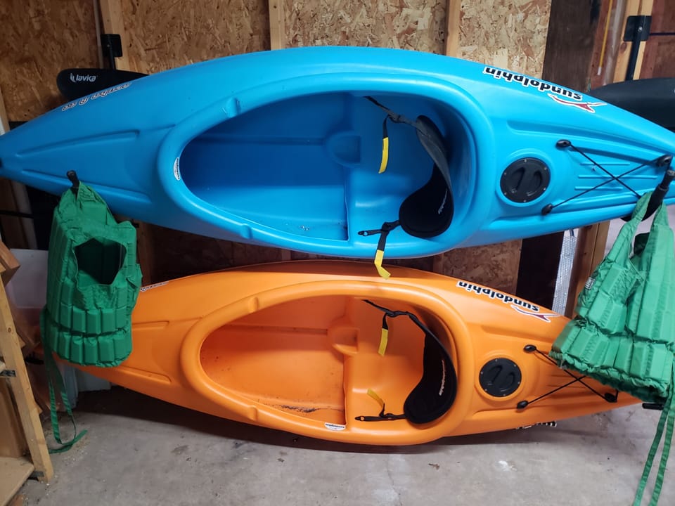 2 lightweight kayaks for less experienced kayakers.