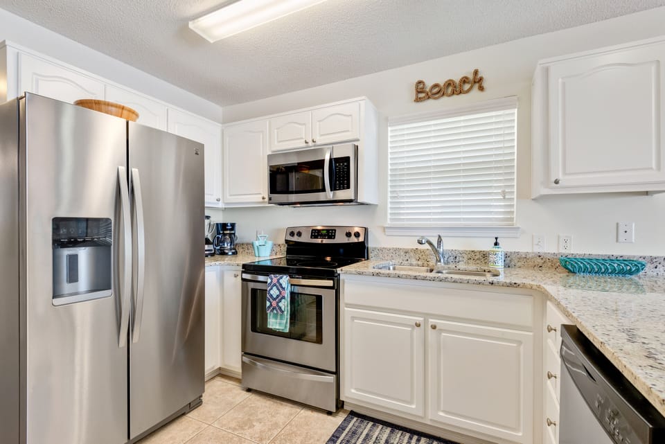 completely updated, well stocked kitchen