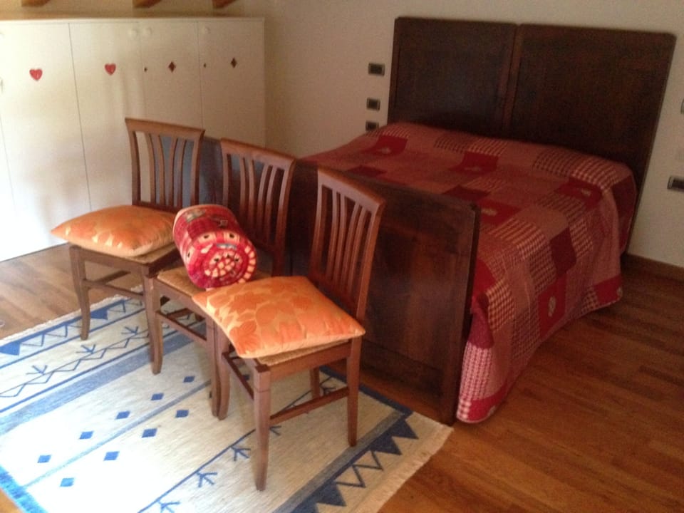 Bedroom (3)with wooden roof
